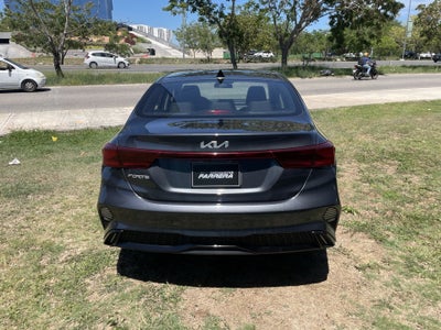 2022 Kia Forte 2.0 LX Mt
