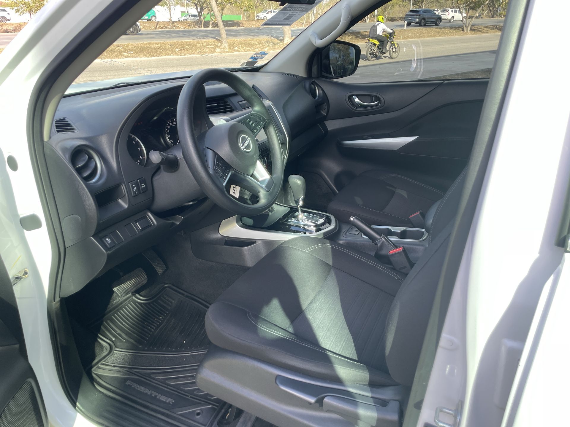 2023 Nissan Frontier 2.5 Le At