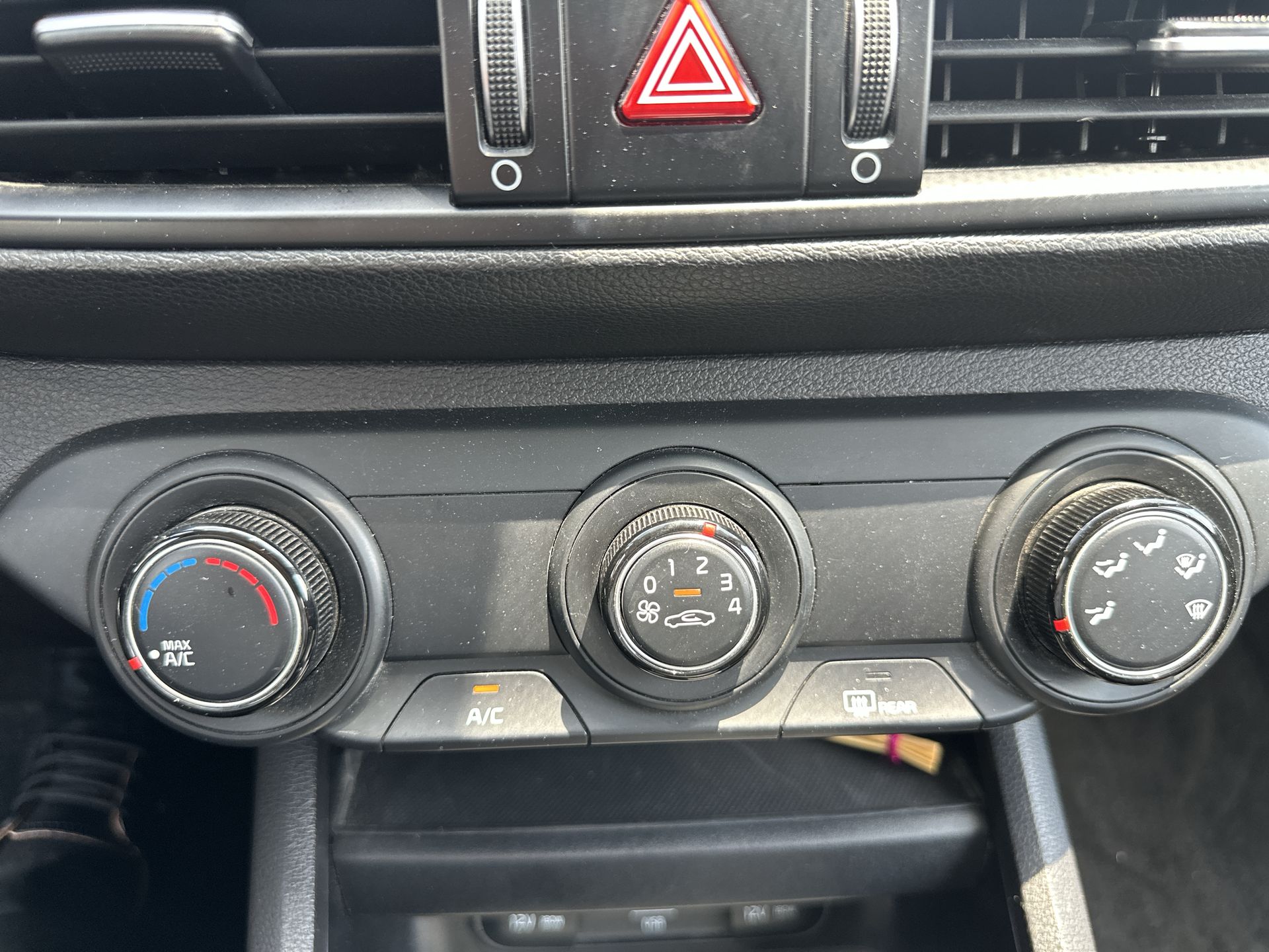 2022 Kia Forte 2.0 LX At