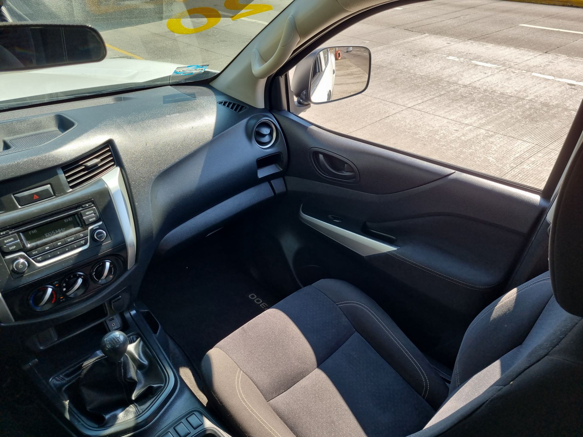 2020 Nissan NP300 Doble Cabina 2.5 SE Paq Seguridad Mt