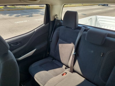 2020 Nissan NP300 Doble Cabina 2.5 SE Paq Seguridad Mt