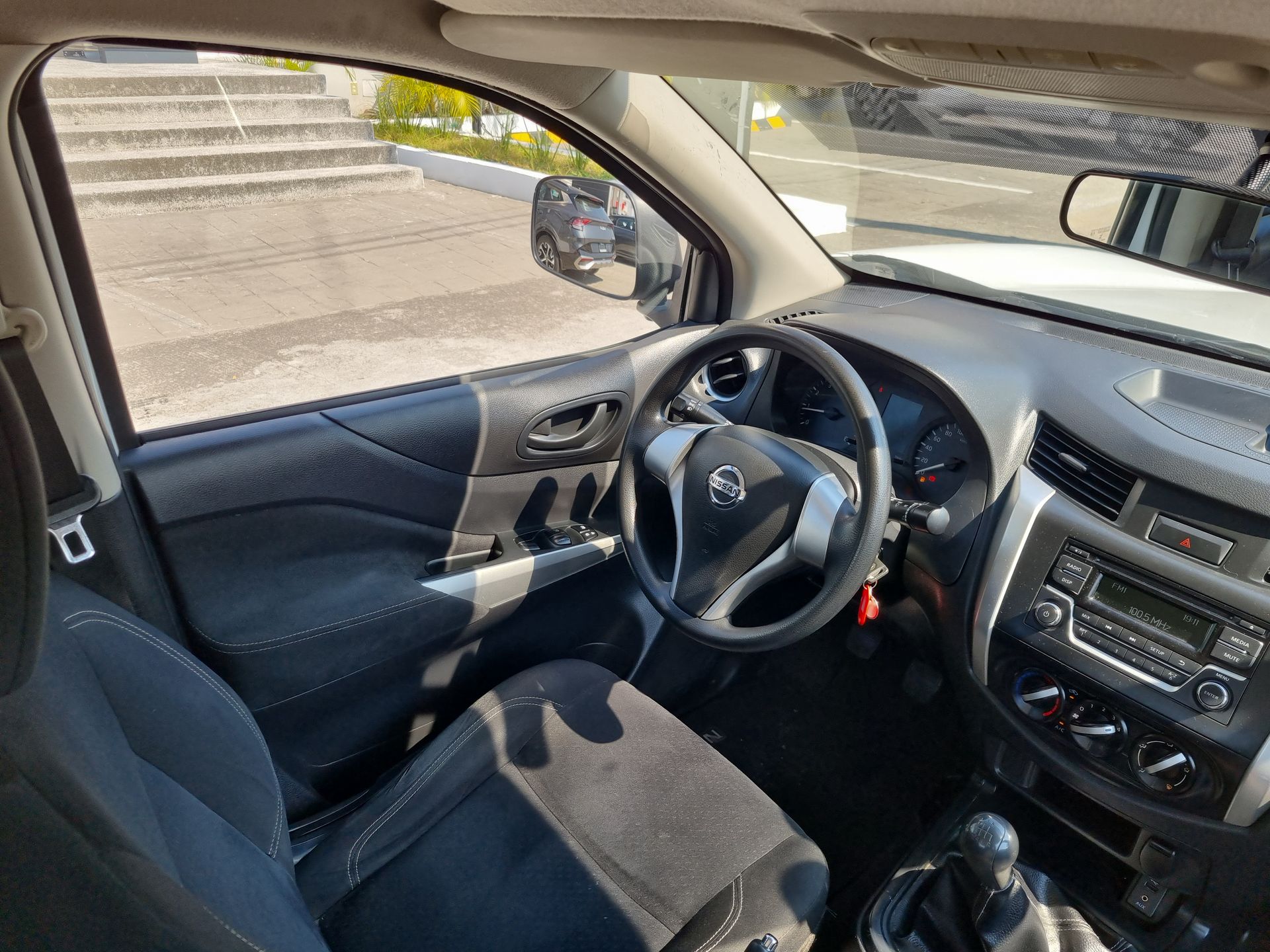 2020 Nissan NP300 Doble Cabina 2.5 SE Paq Seguridad Mt