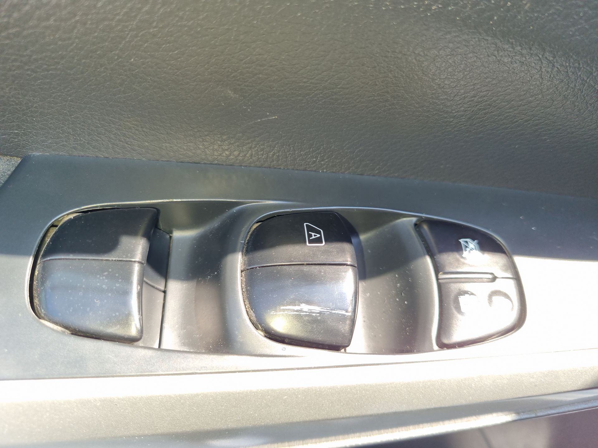 2020 Nissan NP300 Doble Cabina 2.5 SE Paq Seguridad Mt