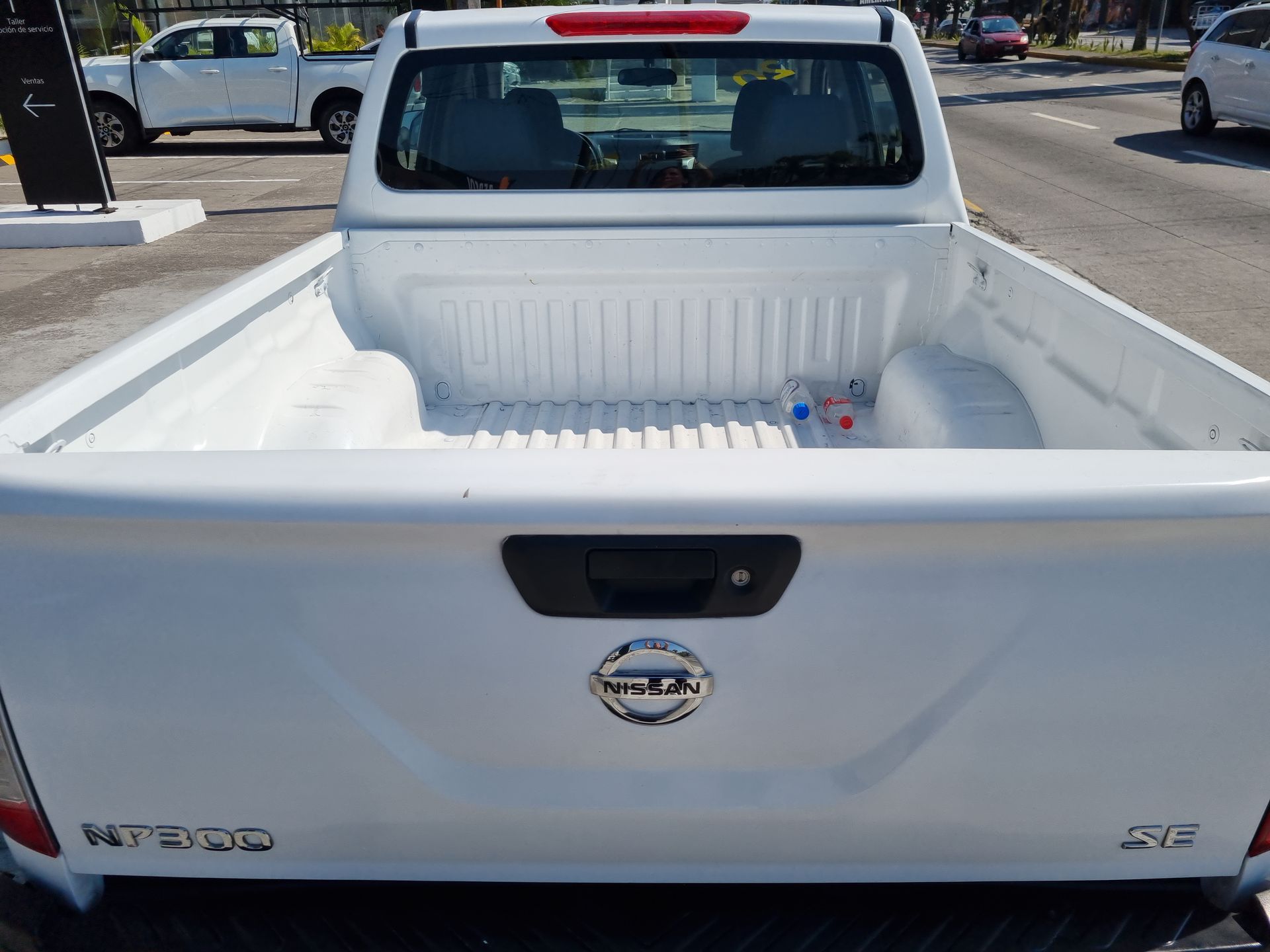 2020 Nissan NP300 Doble Cabina 2.5 SE Paq Seguridad Mt