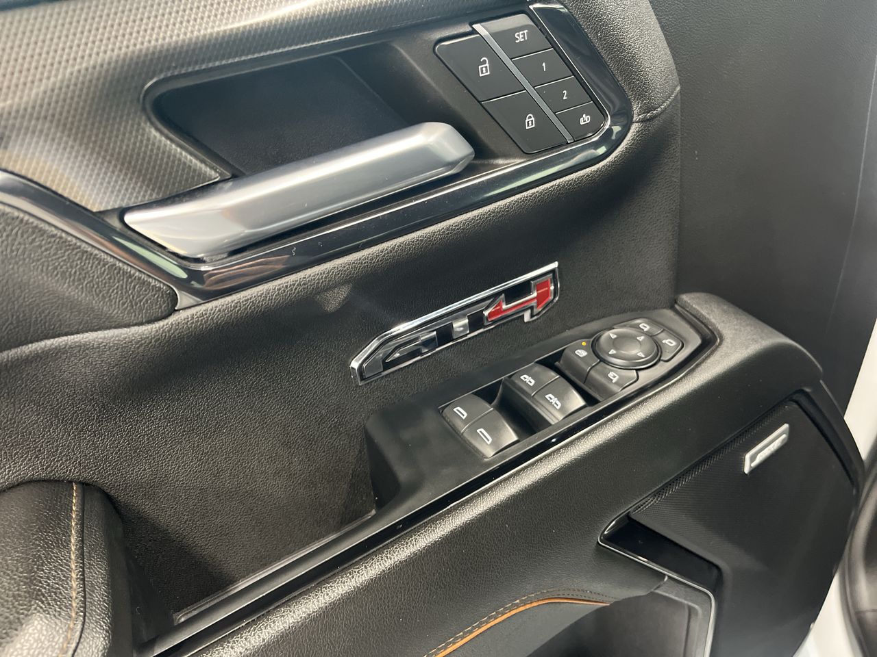 2024 GMC Sierra 5.3 AT4 At