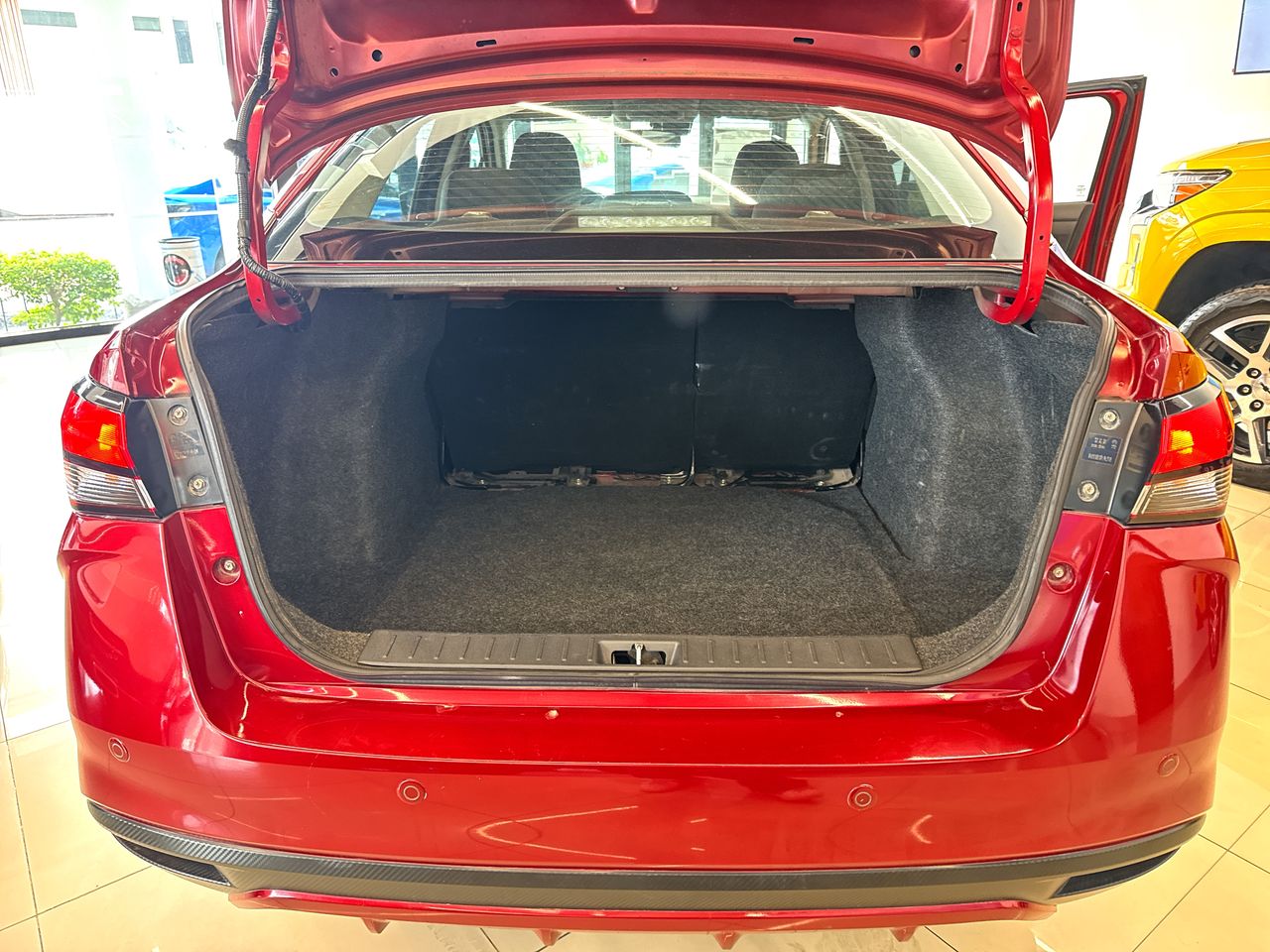 2023 Nissan Versa 1.6 Sr At