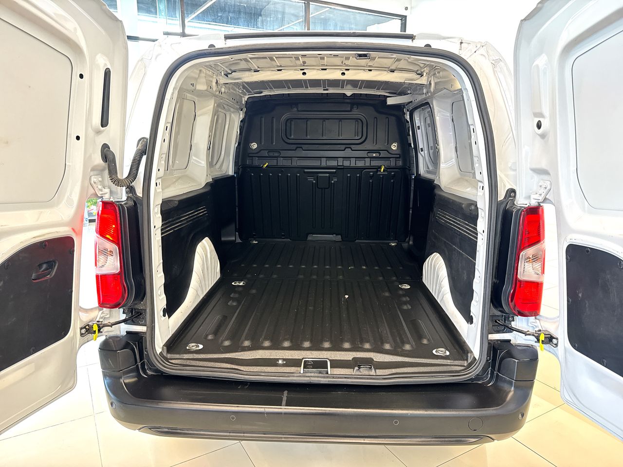 2024 Peugeot Partner 1.2 Maxi Pack Mt