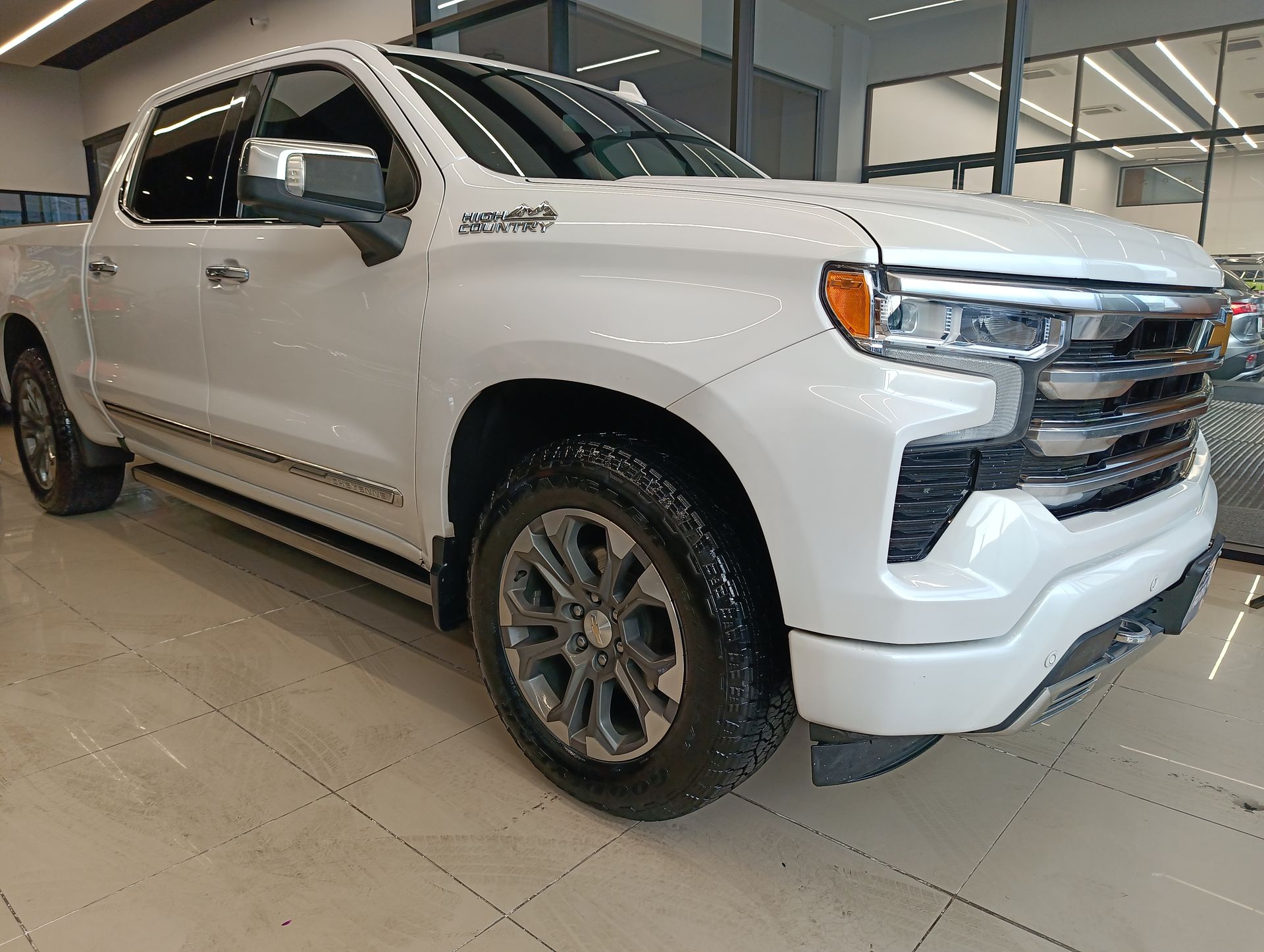 2023 Chevrolet Cheyenne 6.2 V8 Doble Cabina High Country 4x4 At