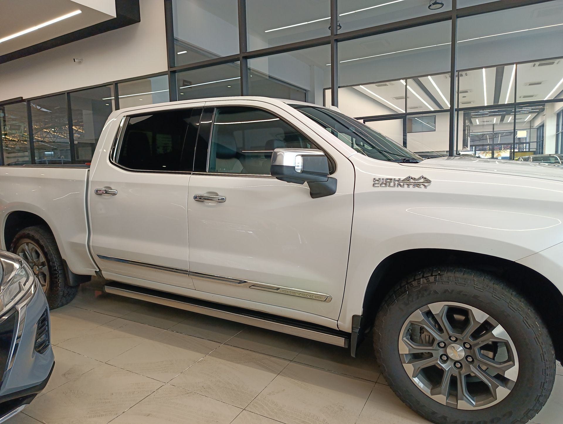 2023 Chevrolet Cheyenne 6.2 V8 Doble Cabina High Country 4x4 At