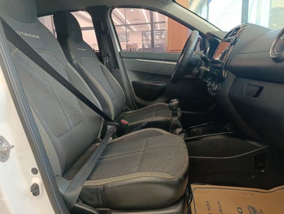 2023 Renault Kwid 1.0 Outsider Mt