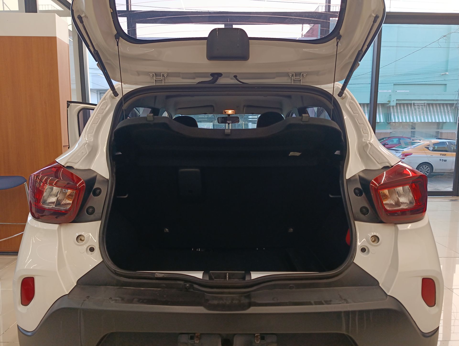 2023 Renault Kwid 1.0 Outsider Mt