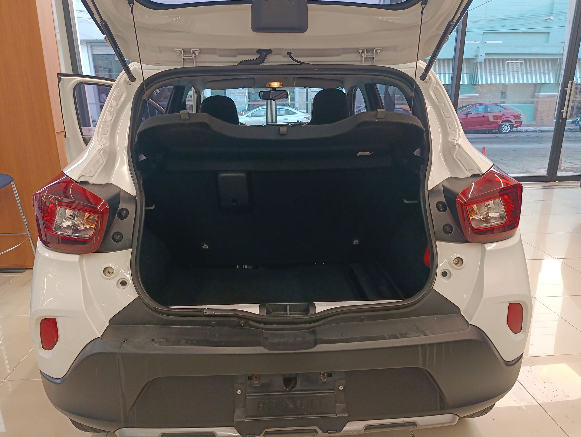 2023 Renault Kwid 1.0 Outsider Mt