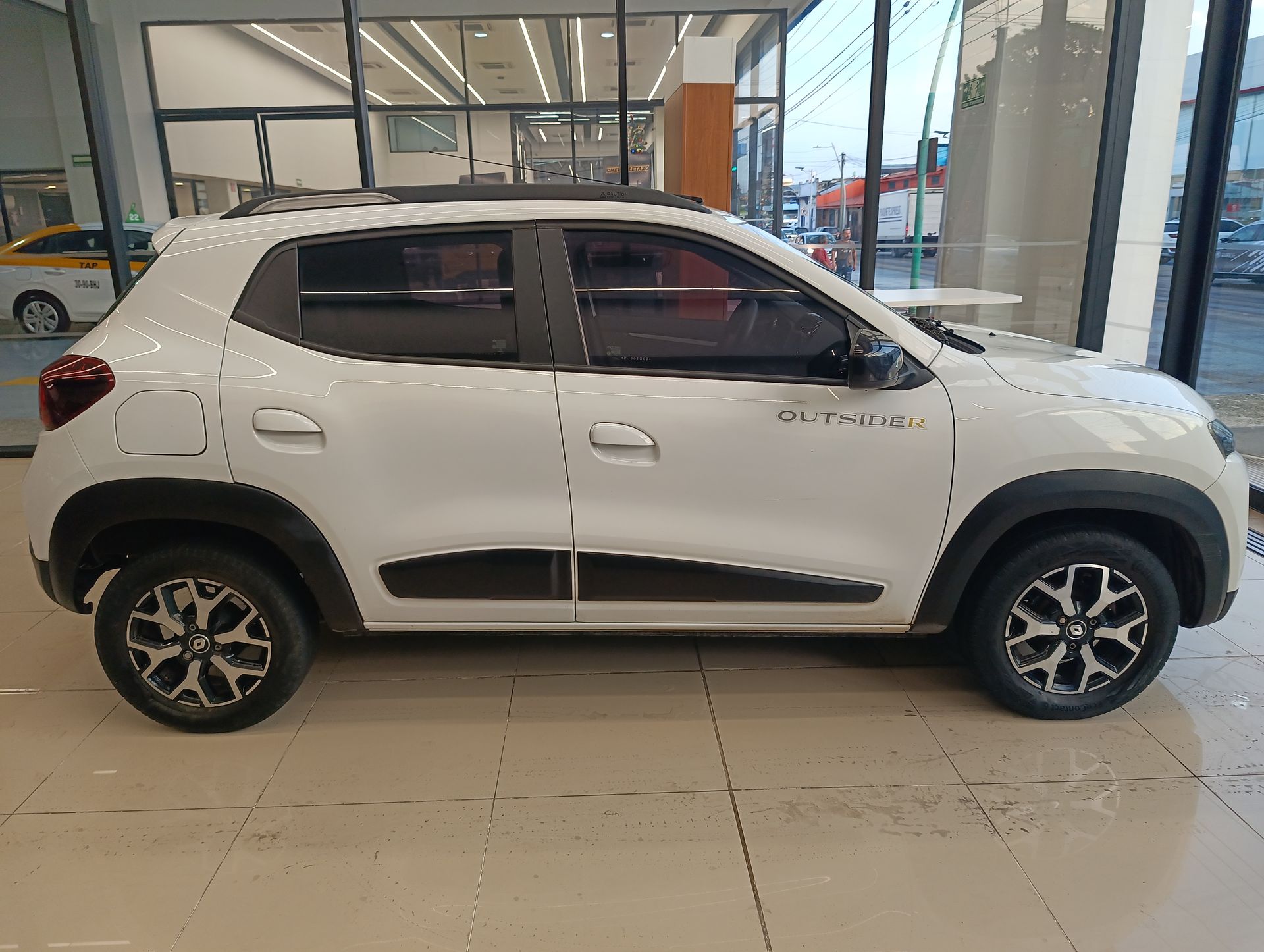 2023 Renault Kwid 1.0 Outsider Mt