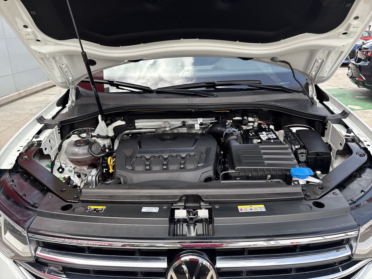 2024 Volkswagen Tiguan 2.0 R-Line At