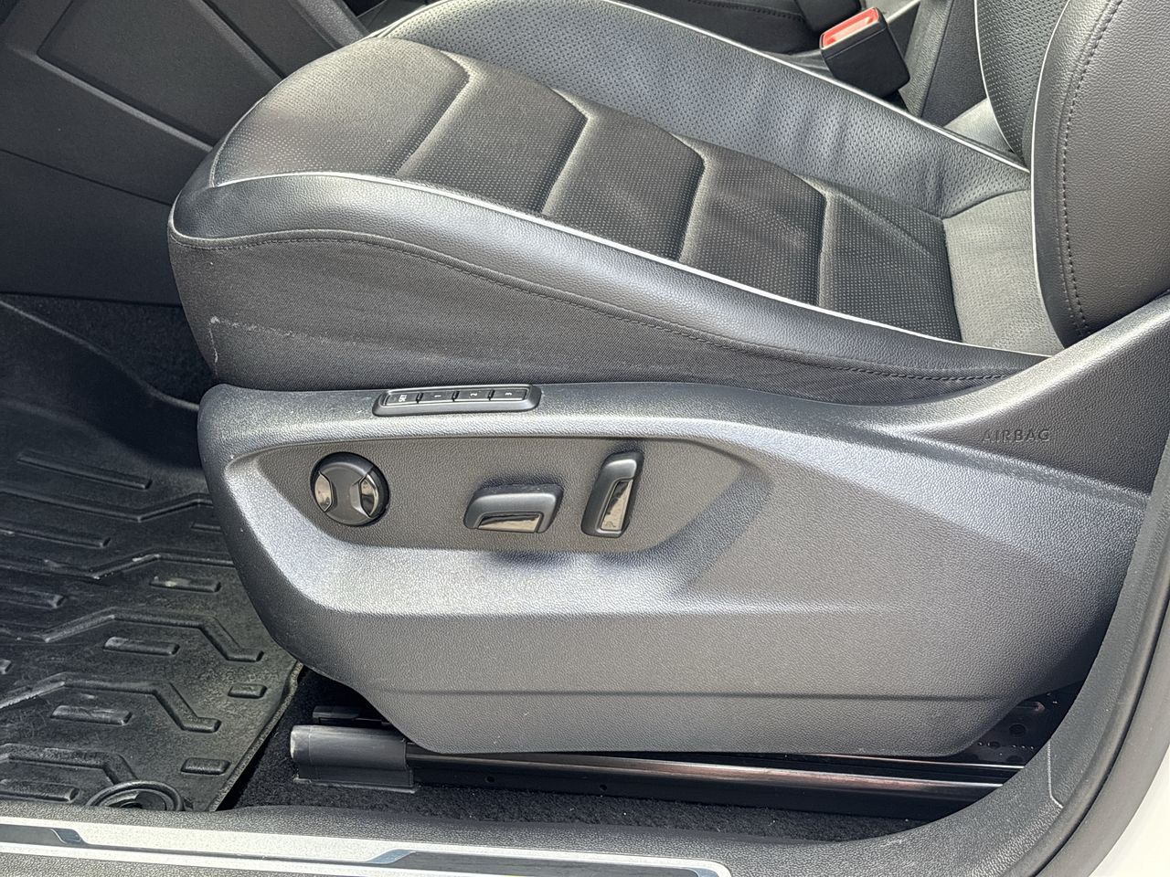 2024 Volkswagen Tiguan 2.0 R-Line At