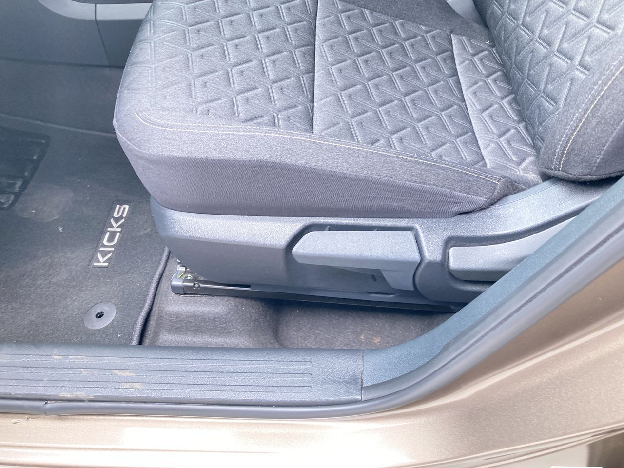 2025 Nissan Kicks 2.0 Advance At