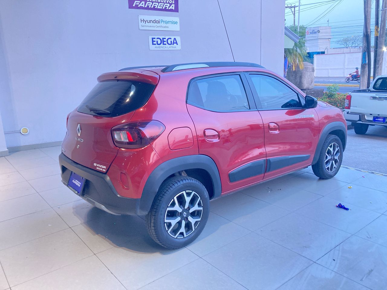 2024 Renault Kwid 1.0 Outsider Mt