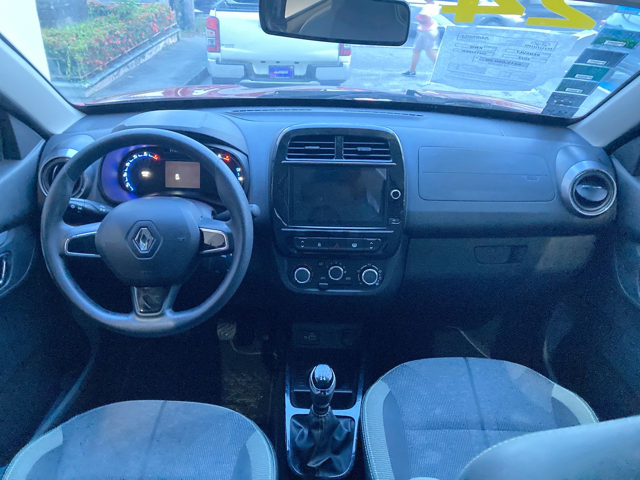 2024 Renault Kwid 1.0 Outsider Mt