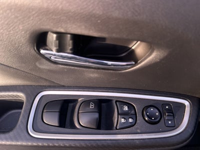 2022 Nissan Versa 1.6 Platinum Piel At