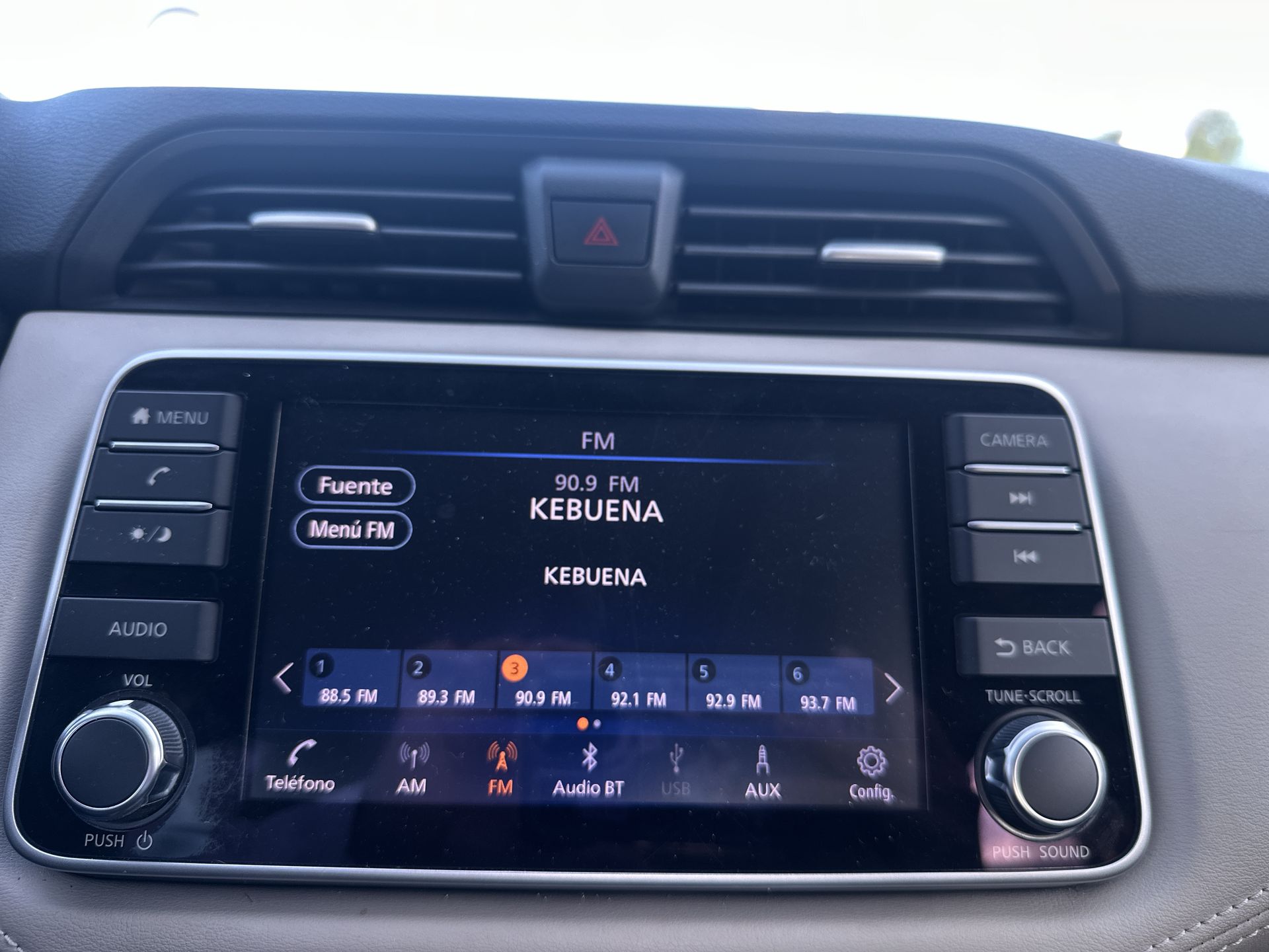 2022 Nissan Versa 1.6 Platinum Piel At