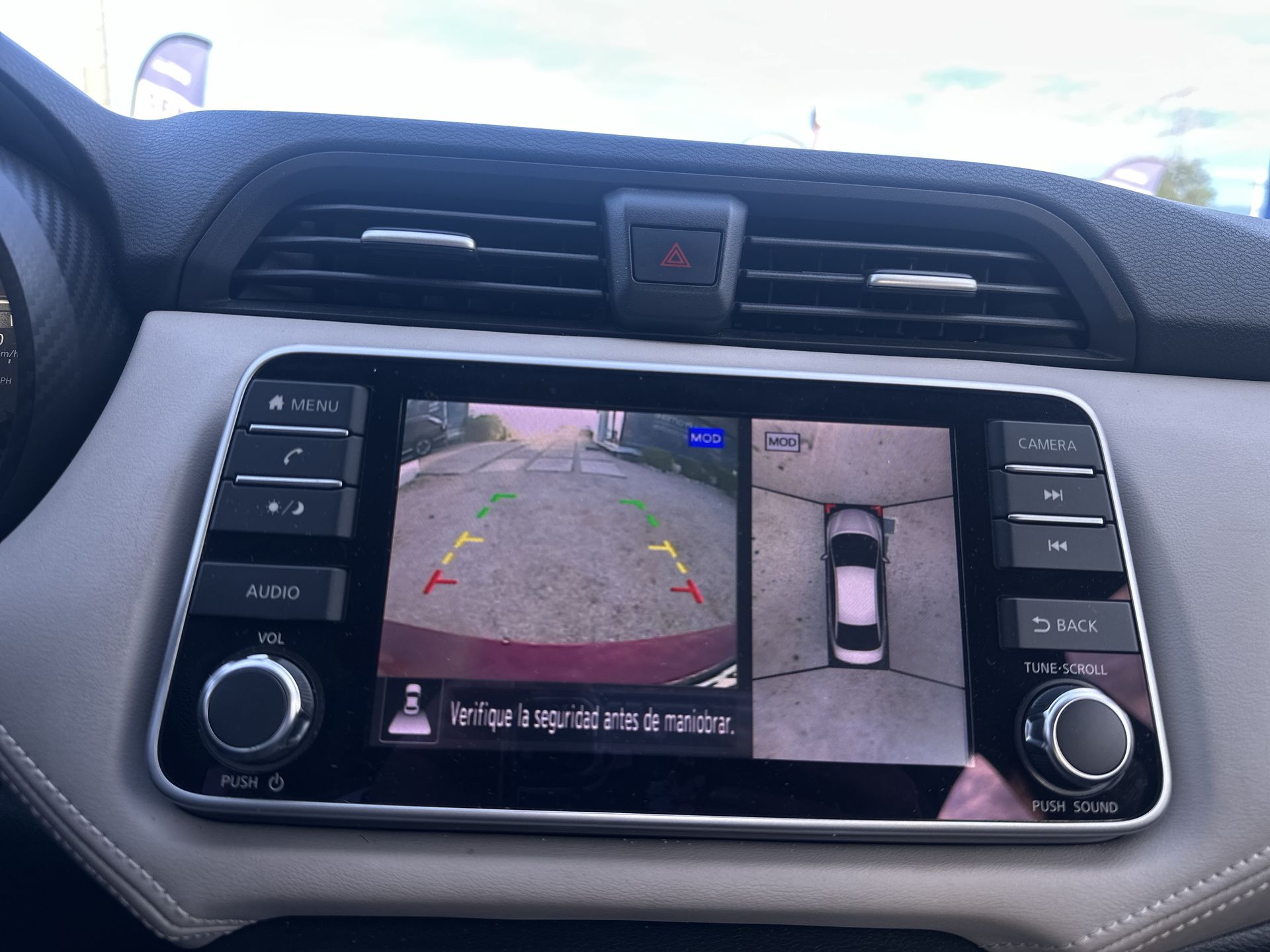 2022 Nissan Versa 1.6 Platinum Piel At