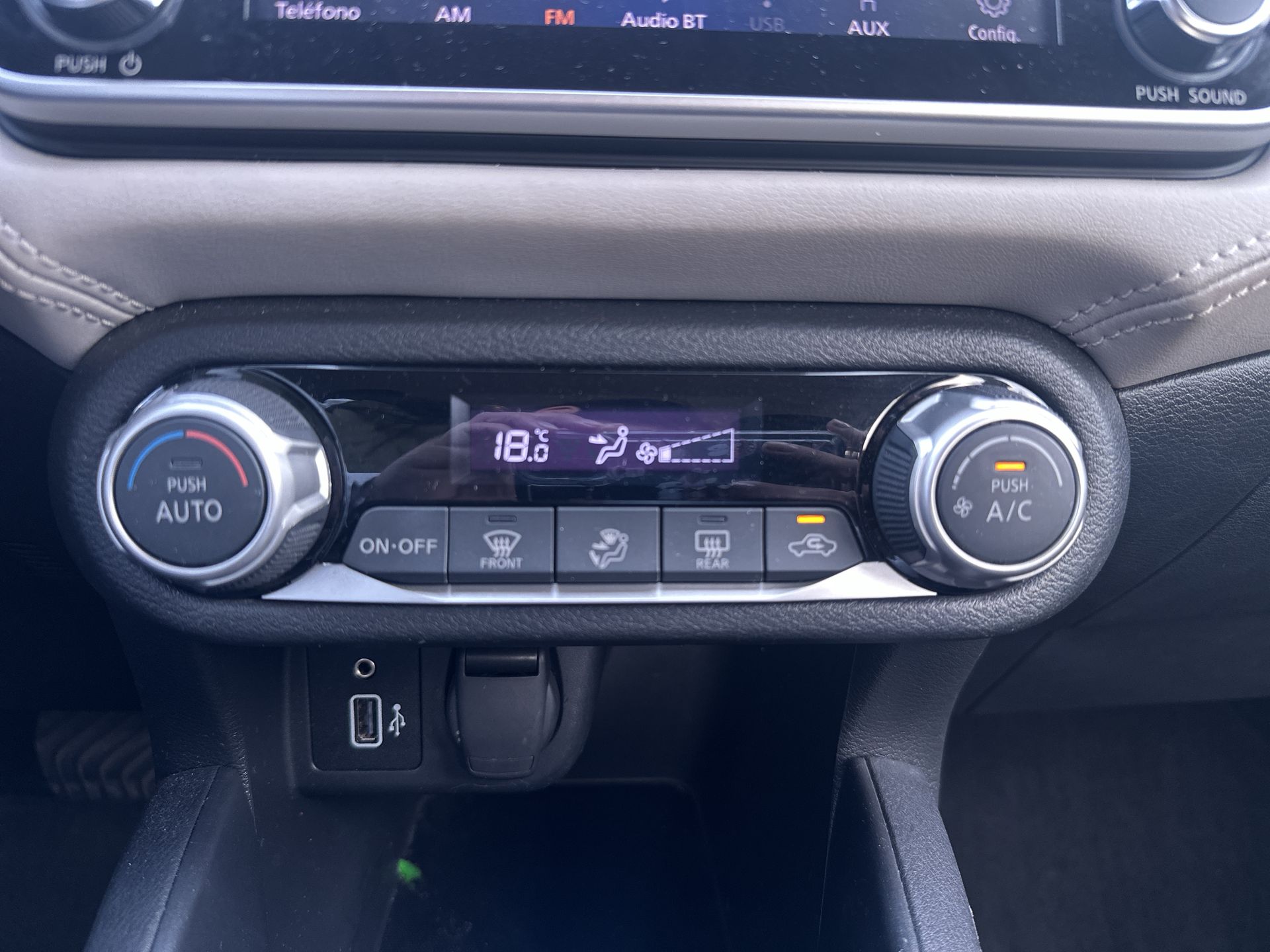 2022 Nissan Versa 1.6 Platinum Piel At