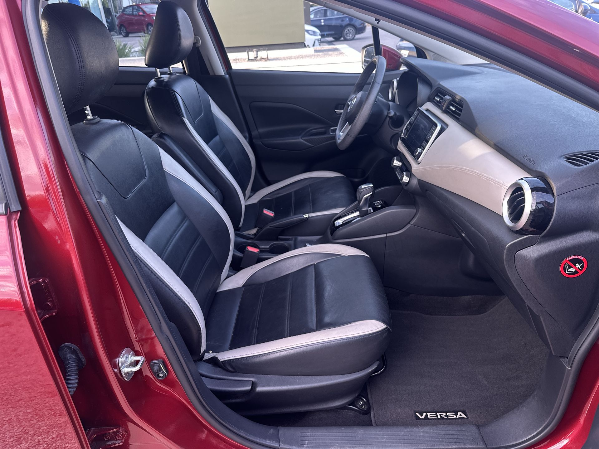 2022 Nissan Versa 1.6 Platinum Piel At