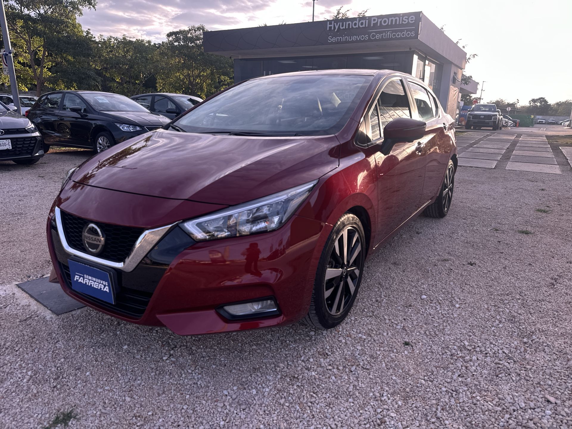 2022 Nissan Versa 1.6 Platinum Piel At