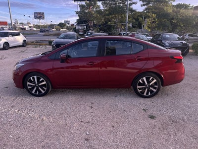 2022 Nissan Versa 1.6 Platinum Piel At