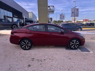 2022 Nissan Versa 1.6 Platinum Piel At
