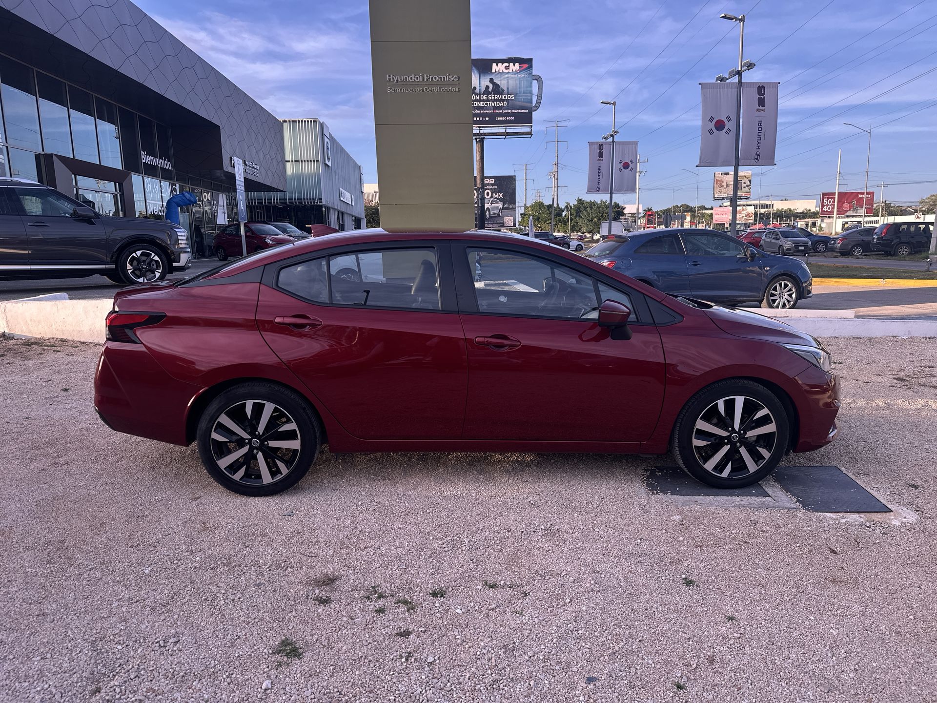 2022 Nissan Versa 1.6 Platinum Piel At