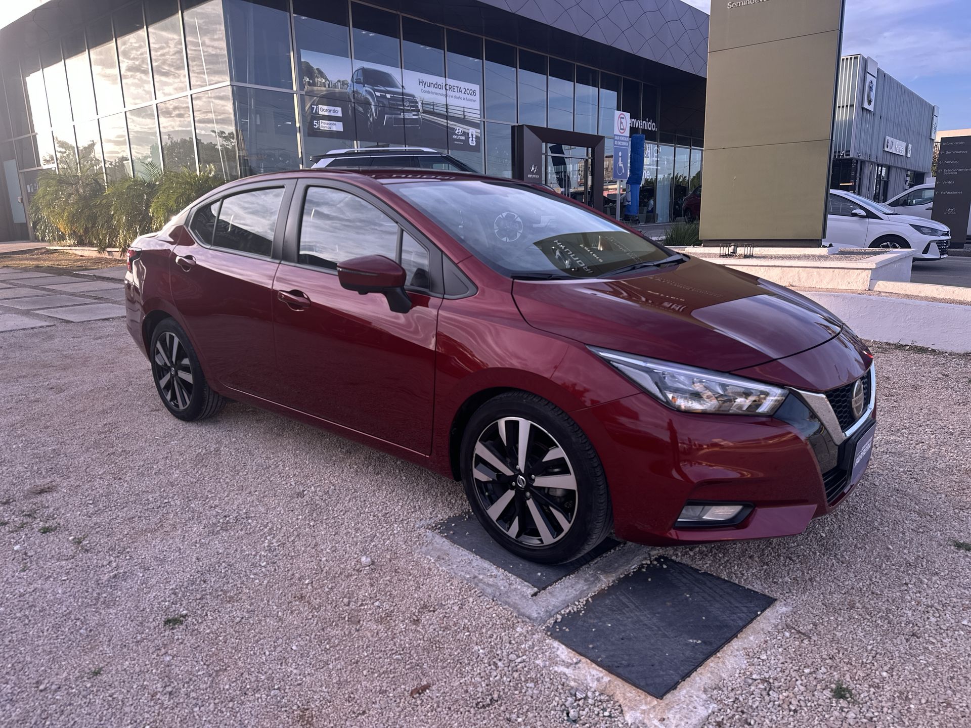 2022 Nissan Versa 1.6 Platinum Piel At