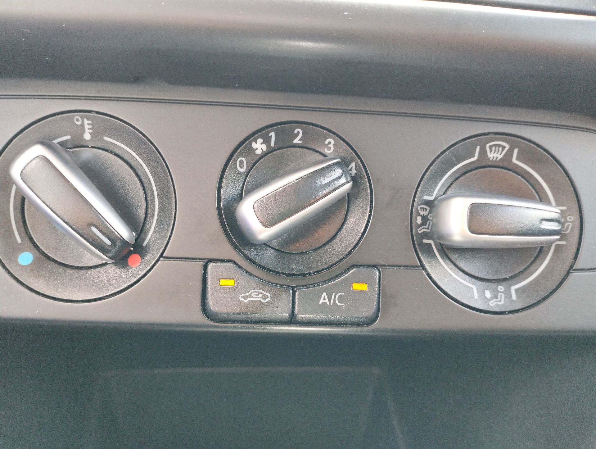 2020 Volkswagen Polo 1.6 L4 Design & Sound Tiptronic At
