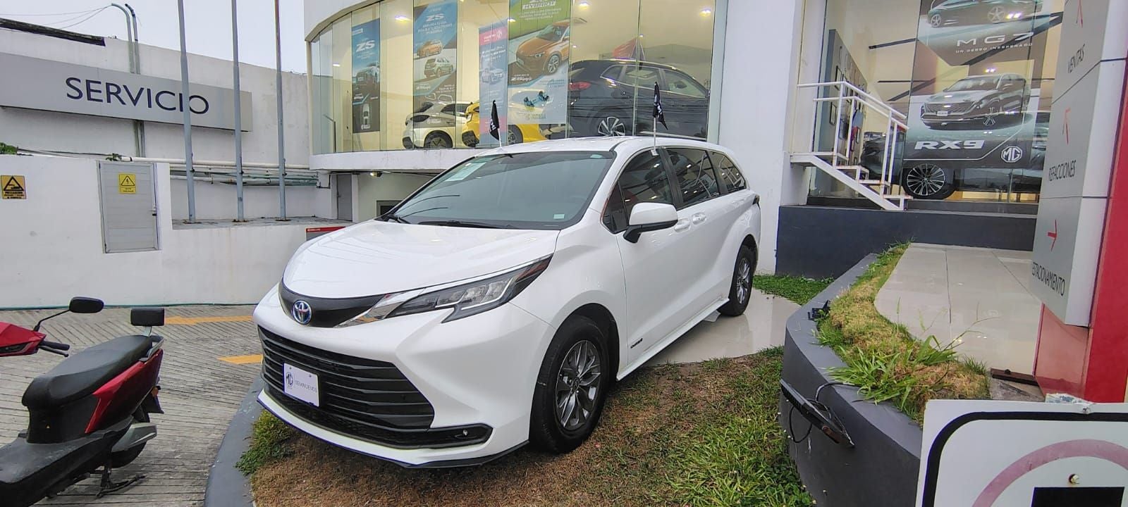 2021 Toyota Sienna 2.5 Le Hev At
