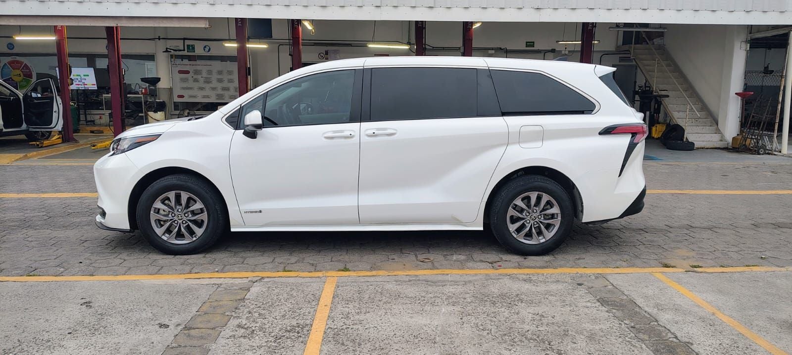 2021 Toyota Sienna 2.5 Le Hev At