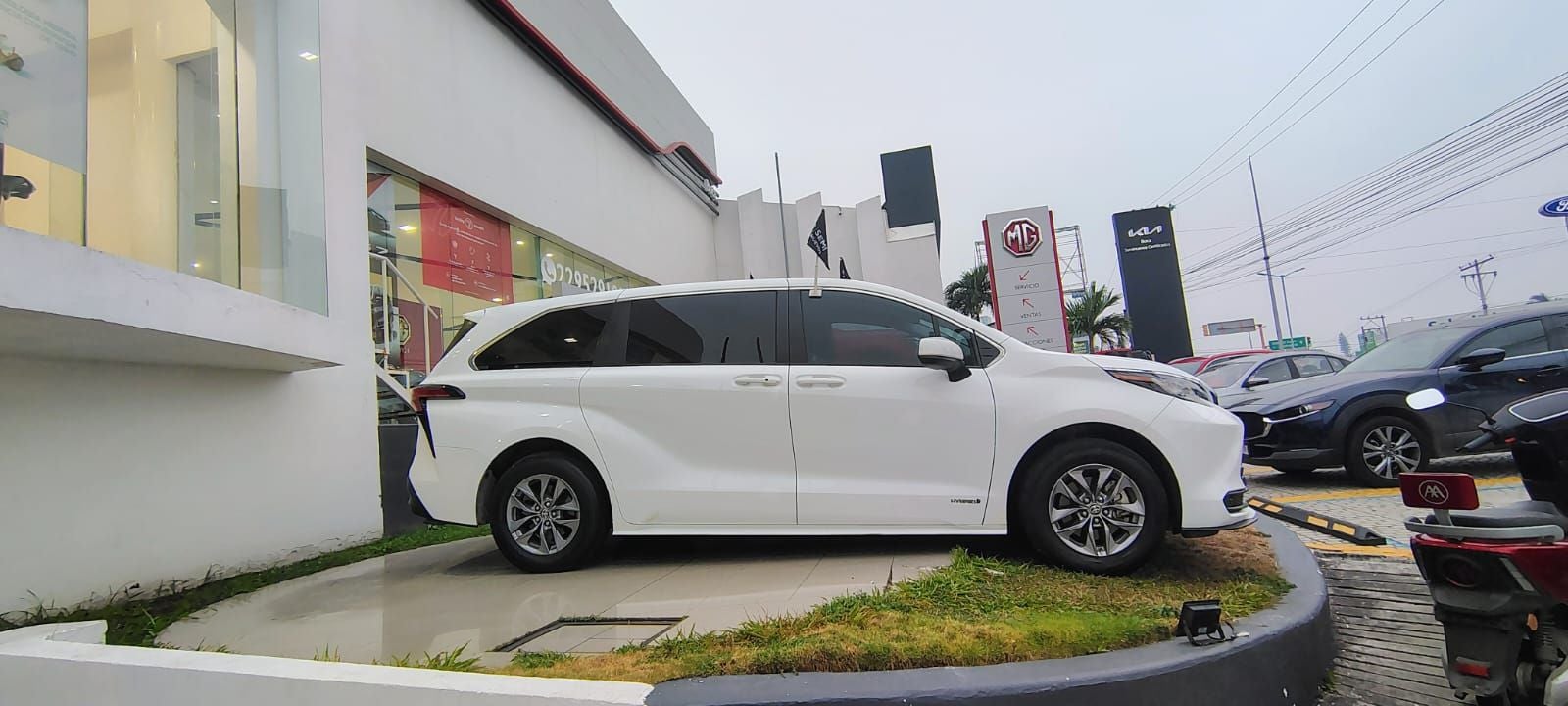 2021 Toyota Sienna 2.5 Le Hev At