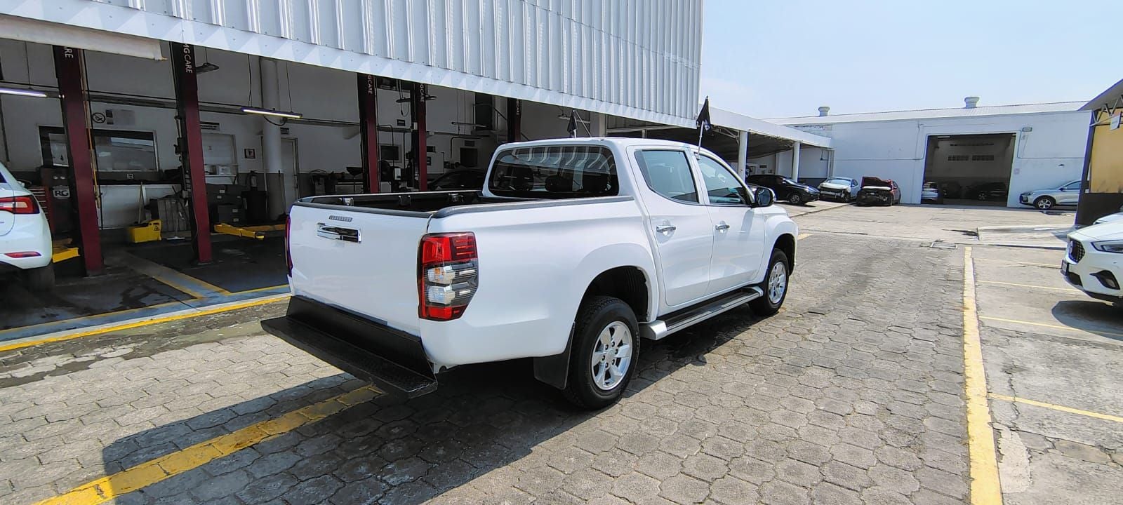 2022 Mitsubishi L200 2.4 Glx Cabina Doble 4x2 Mt
