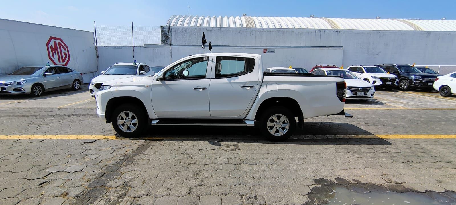 2022 Mitsubishi L200 2.4 Glx Cabina Doble 4x2 Mt