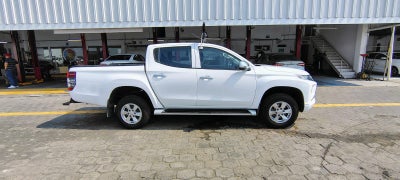 2022 Mitsubishi L200 2.4 Glx Cabina Doble 4x2 Mt