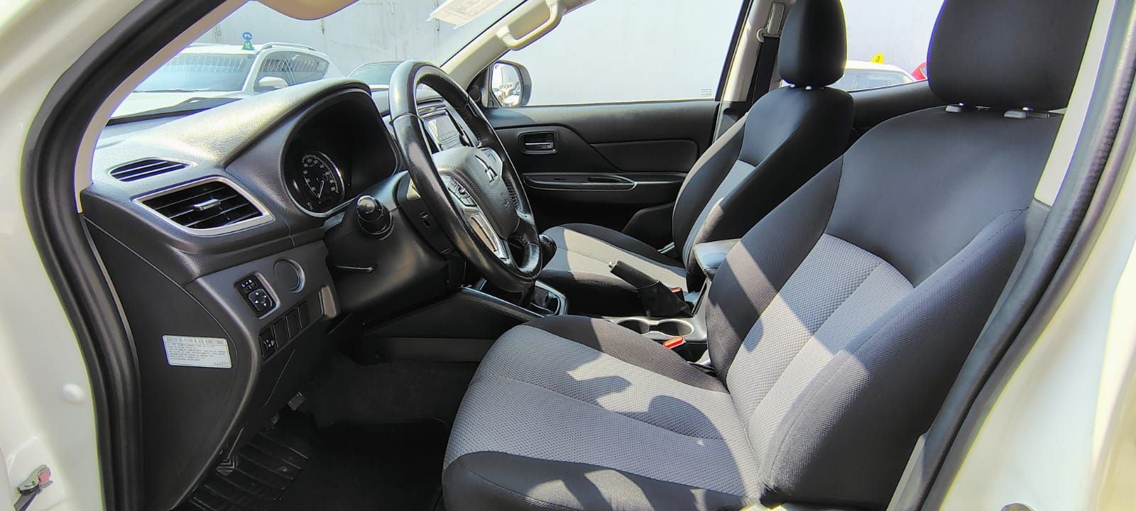 2022 Mitsubishi L200 2.4 Glx Cabina Doble 4x2 Mt