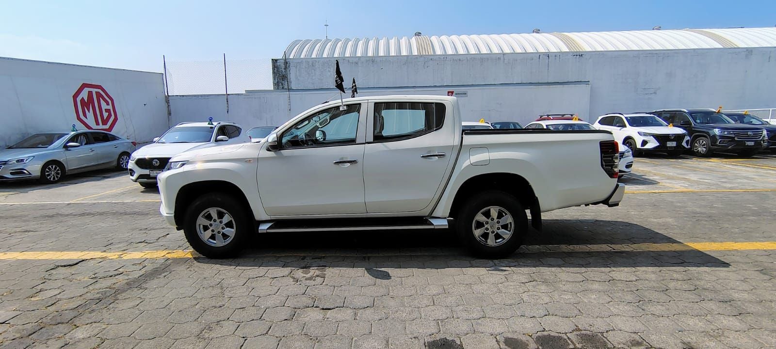 2022 Mitsubishi L200 2.4 Glx Cabina Doble 4x2 Mt