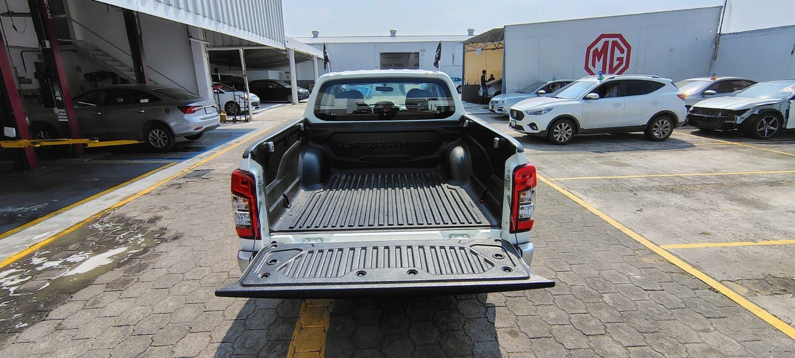 2022 Mitsubishi L200 2.4 Glx Cabina Doble 4x2 Mt