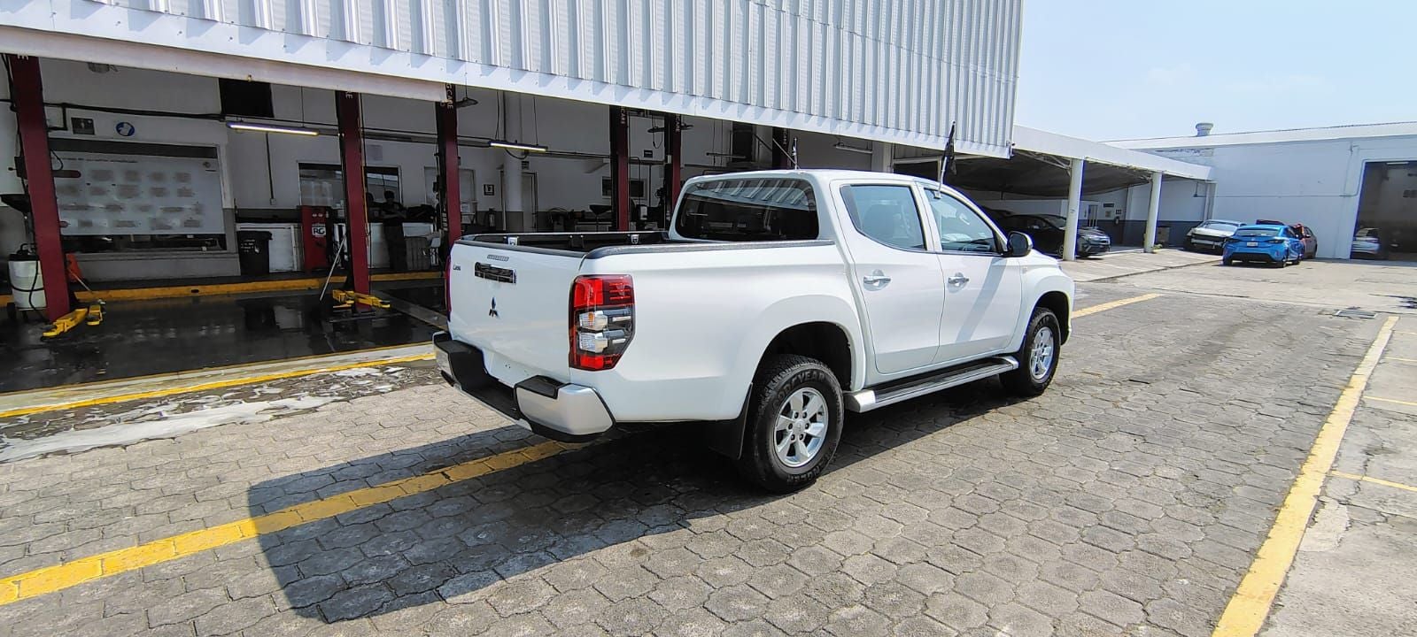 2022 Mitsubishi L200 2.4 Glx Cabina Doble 4x2 Mt