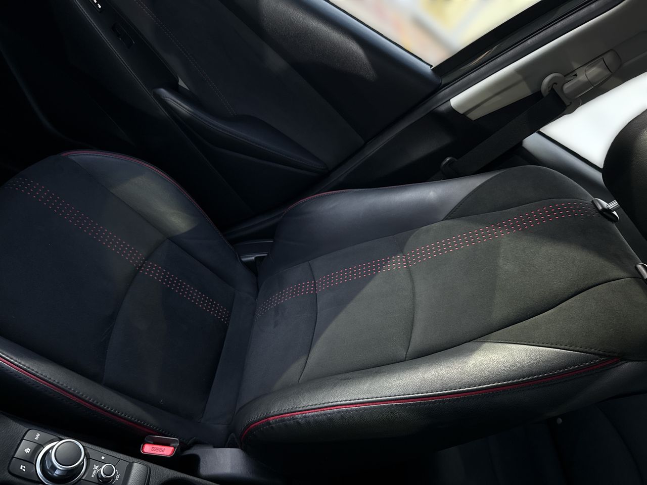 2025 Mazda Mazda 2 2.0 Signature Sedan At