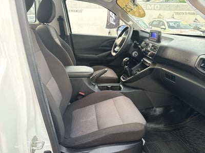 2025 RAM 1200 2.4 Tradesman Regular Cab Mt