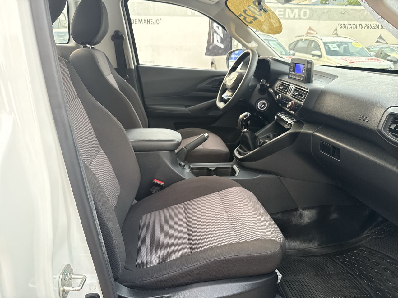 2025 RAM 1200 2.4 Tradesman Regular Cab Mt