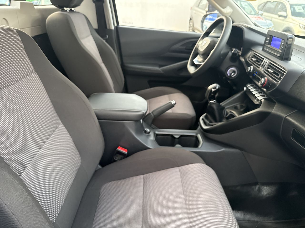 2025 RAM 1200 2.4 Tradesman Regular Cab Mt