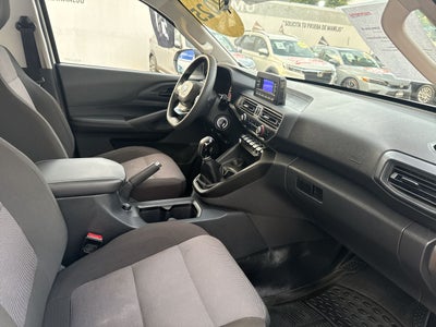 2025 RAM 1200 2.4 Tradesman Regular Cab Mt