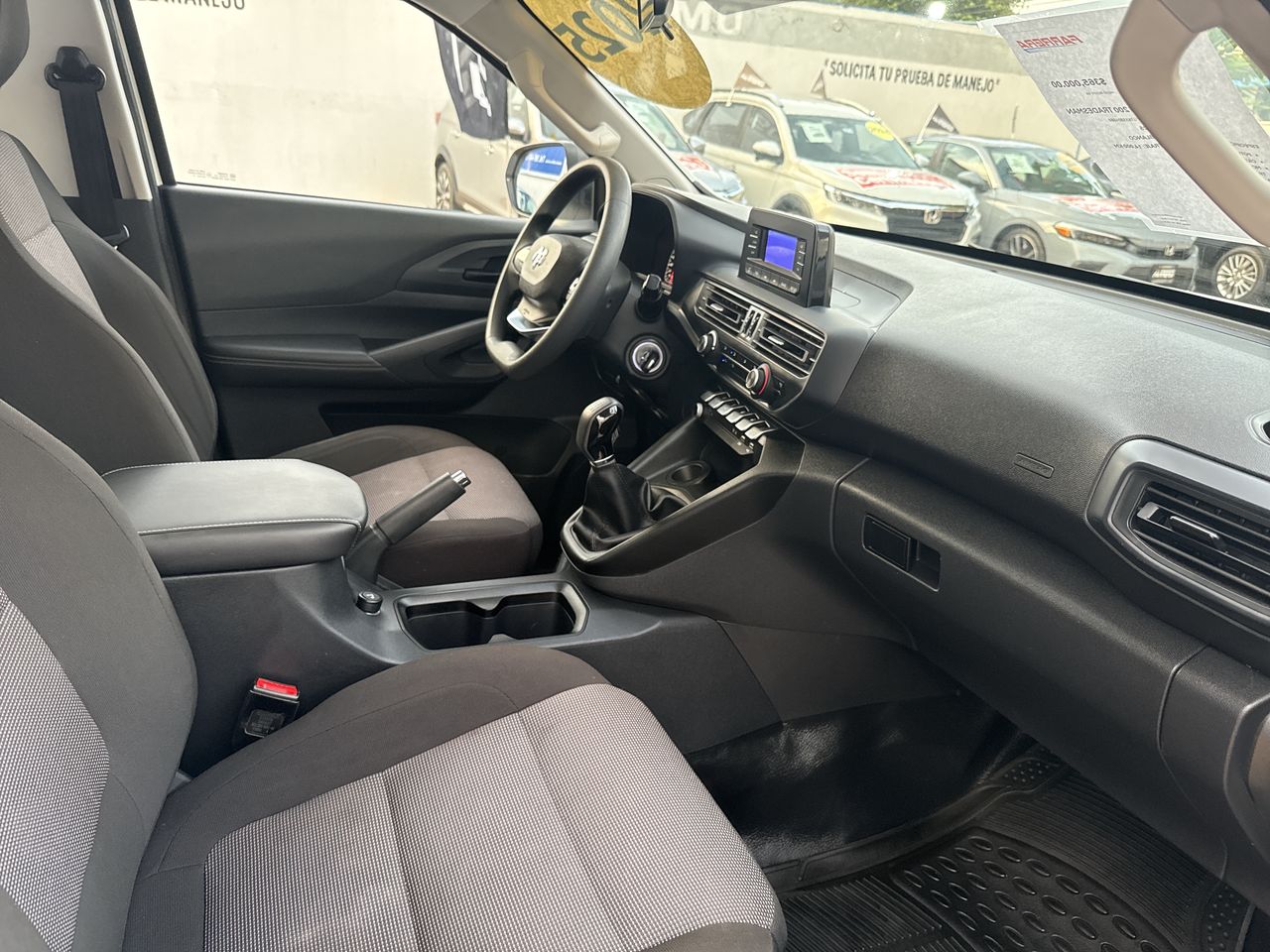 2025 RAM 1200 2.4 Tradesman Regular Cab Mt