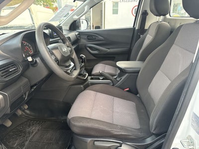 2025 RAM 1200 2.4 Tradesman Regular Cab Mt